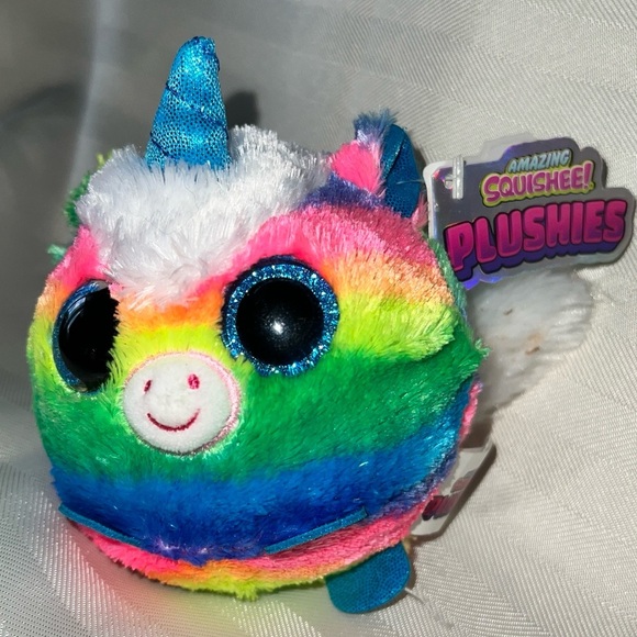 Amazing Squishee! 2019 Plushies colourful Unicorn with Sparkle Eyes Very Rare - Picture 1 of 15
